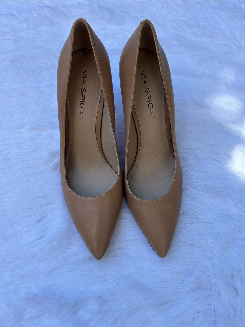 Via Spiga Classic Pointed-Toe Pumps in Tan size 8.5M